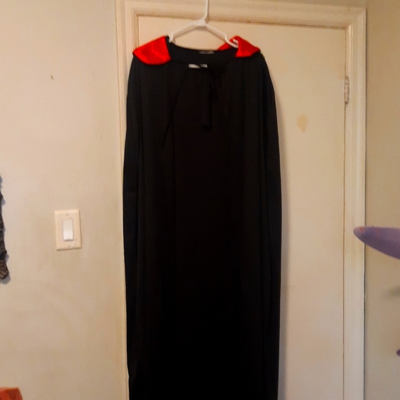 🎃Costume App.5 ft long black nylon Halloween cape